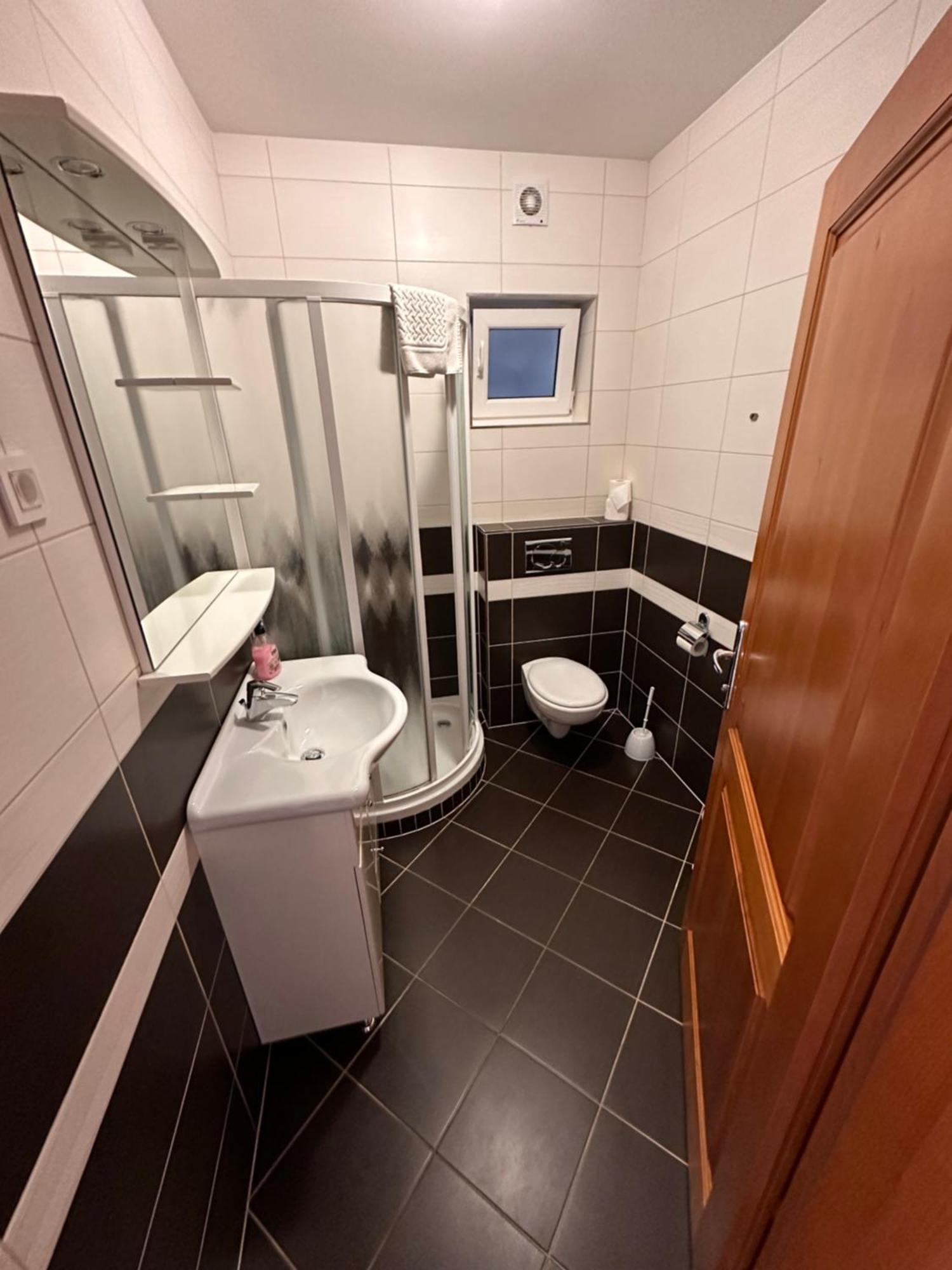 Apartments Suster Stari Trg ob Kolpi Exteriör bild