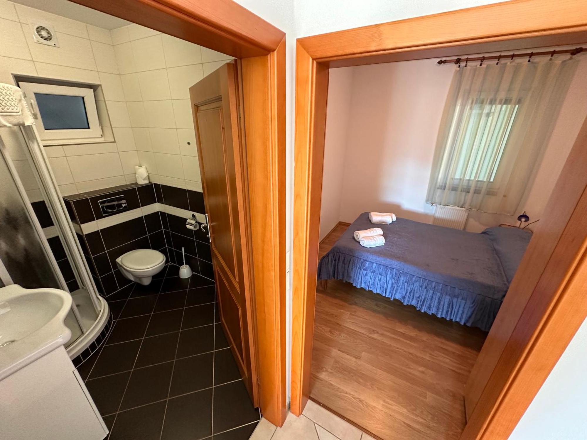 Apartments Suster Stari Trg ob Kolpi Exteriör bild