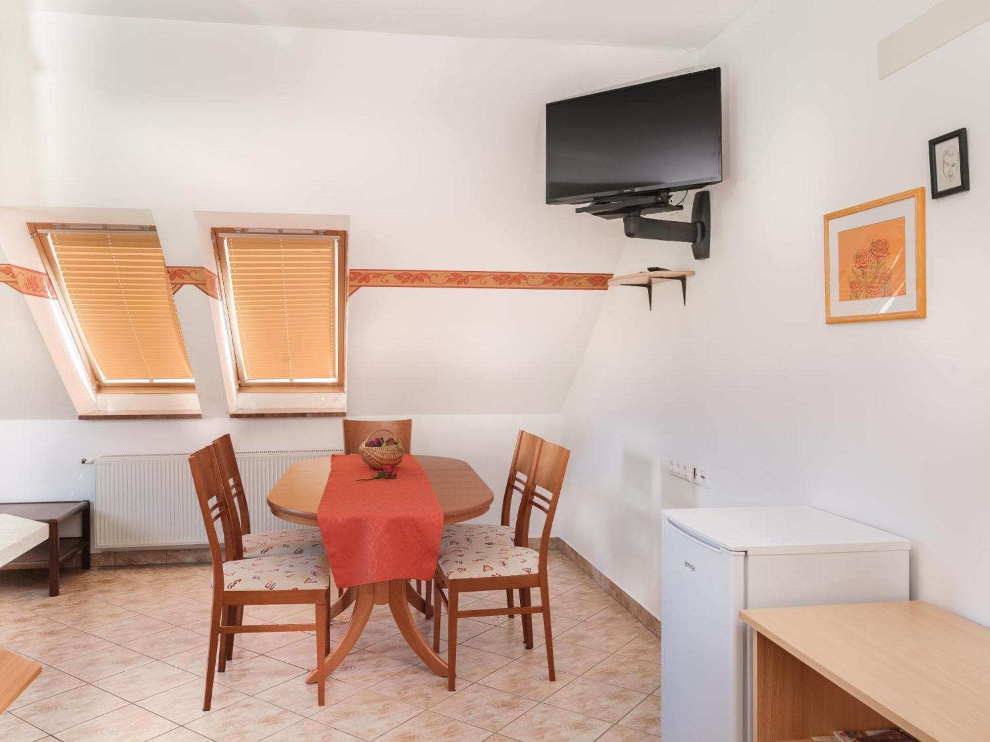 Apartments Suster Stari Trg ob Kolpi Exteriör bild