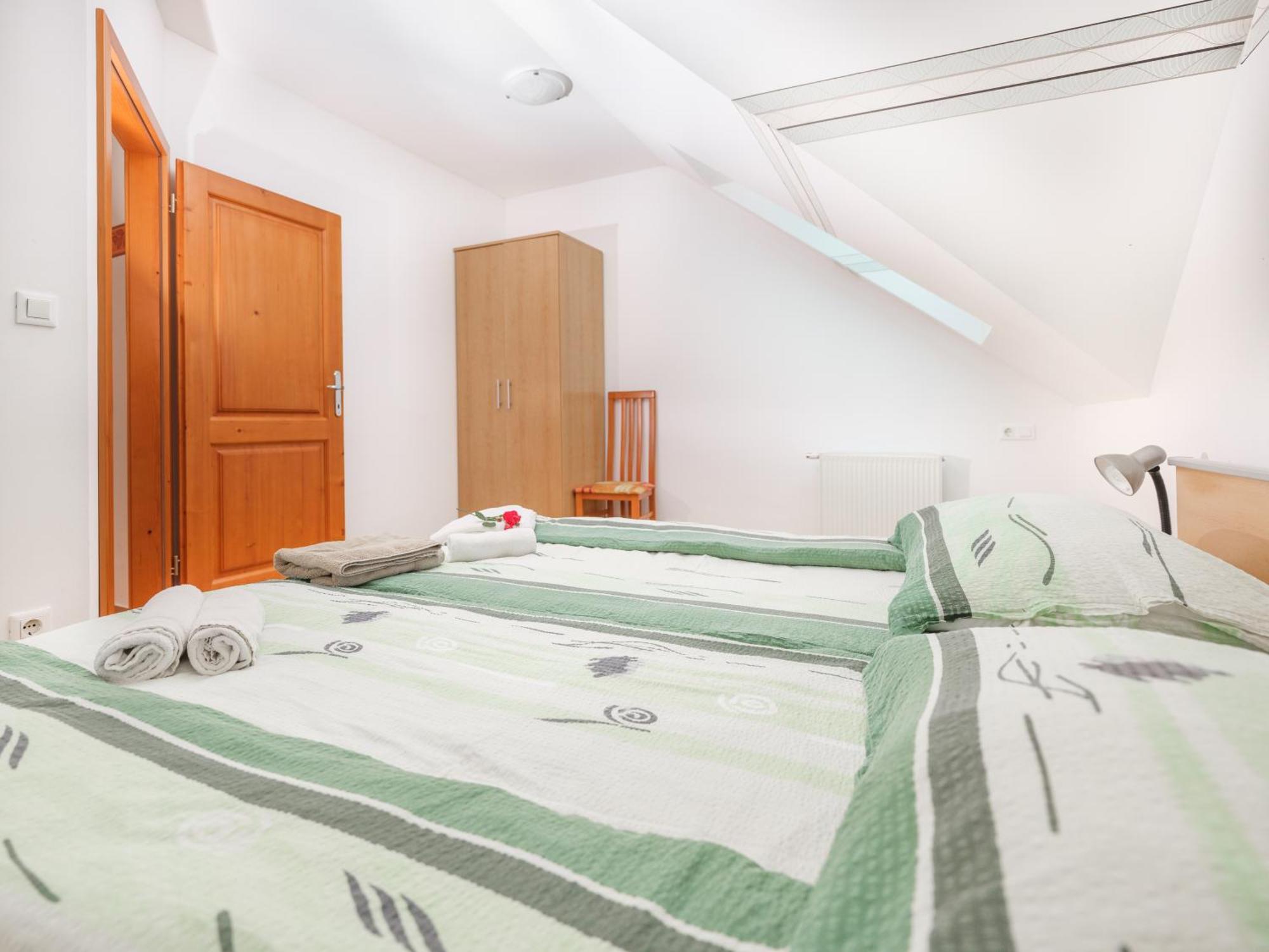 Apartments Suster Stari Trg ob Kolpi Exteriör bild