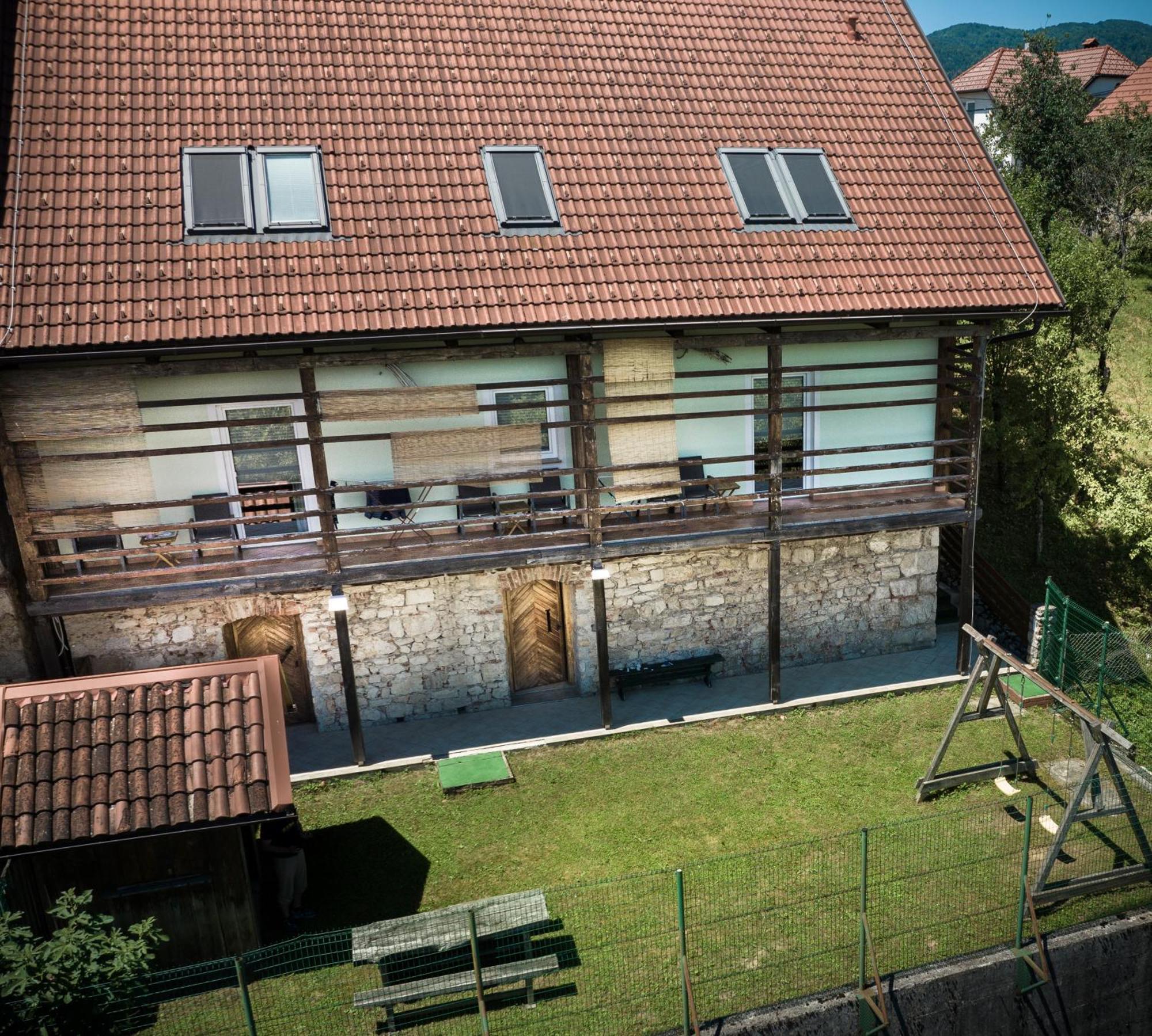 Apartments Suster Stari Trg ob Kolpi Exteriör bild