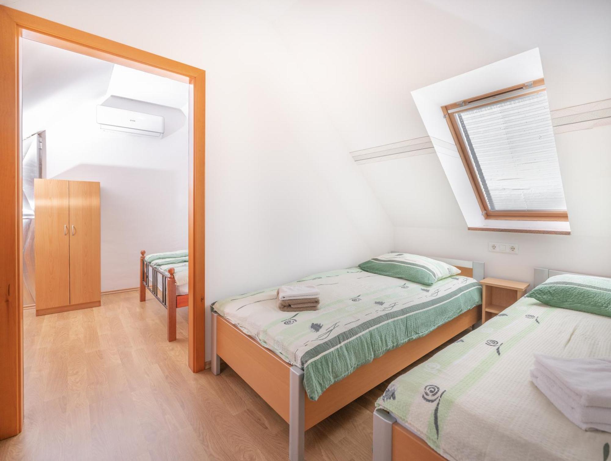 Apartments Suster Stari Trg ob Kolpi Exteriör bild