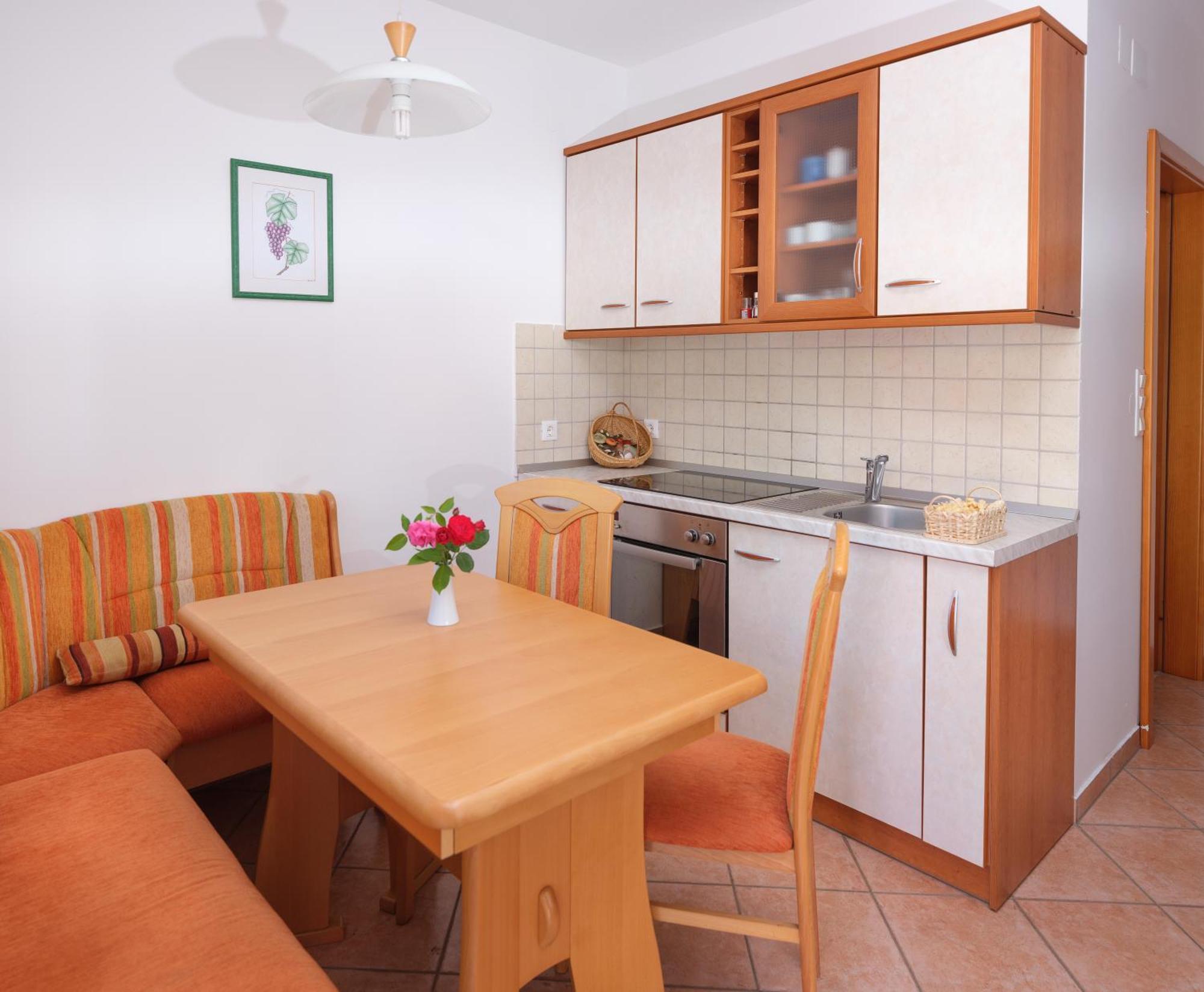 Apartments Suster Stari Trg ob Kolpi Exteriör bild