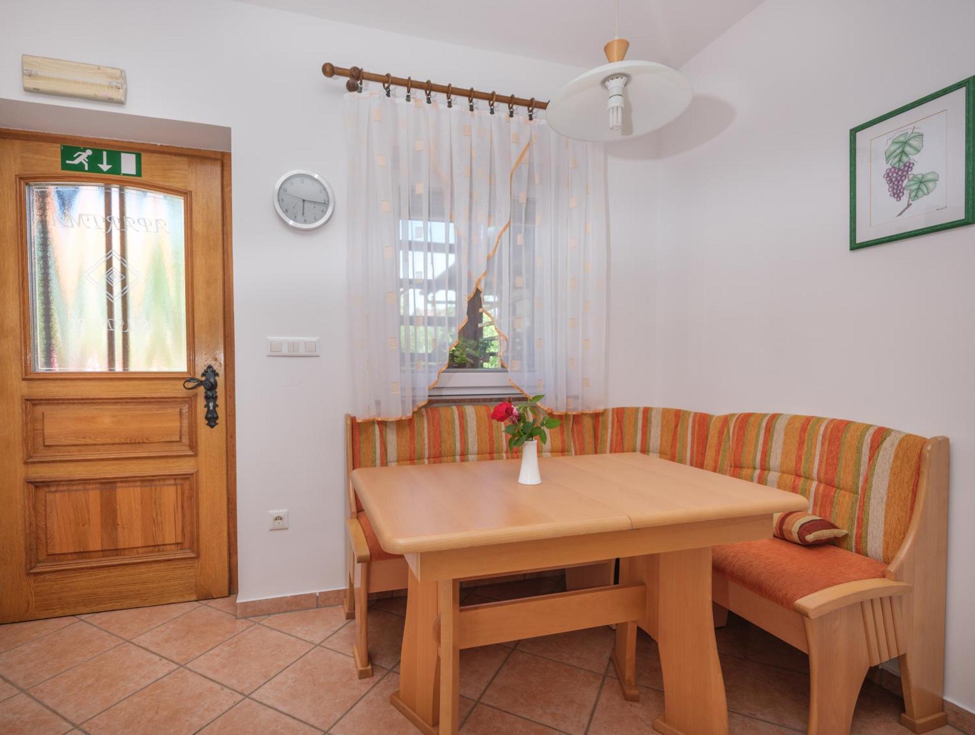 Apartments Suster Stari Trg ob Kolpi Rum bild